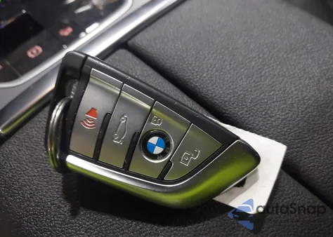 2021 BMW X5 Phev xDrive45E z USA, uszkodzony, nr VIN 5UXTA6C07M9E13190